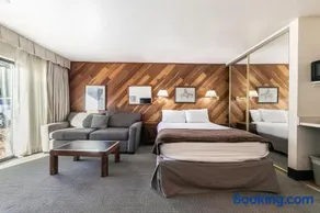 Homey 1st Floor Studio #135 at Donner Lake Village - Image 4