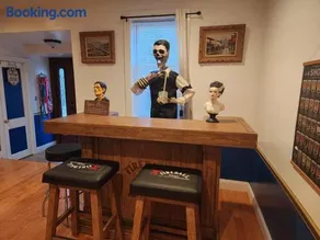 Old Salem House 15 mins from downtown Salem - Image 2
