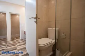 Pensión en excelente ubicación Habitación compartida o privada - Image 4