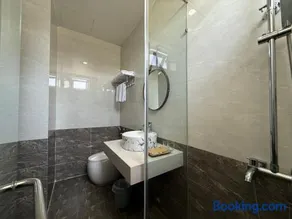 Golden Sunshine Villa - Image 2