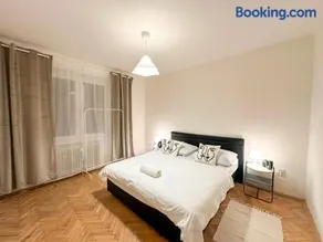 Simcity 2 I 3BR in city center w free parking, 24 7 self check-in - Image 2