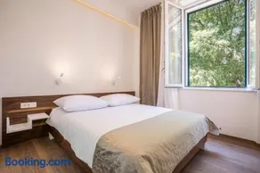Luxury Accommodation Marino - Image 3