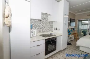 Uvongo Chalet 11 - Image 2