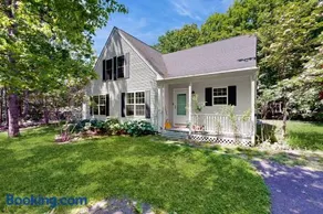 Peaceful home with forest views & great yard - minutes to town - Image 3
