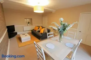 Large clifton one bed flat and parking - Image 1