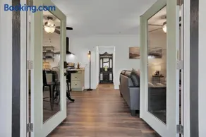 Charming Cottage on 7 acres with Pond - Image 3