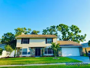 Tampa Luxury 5BR Estate with Pool and Golf Views - Image 2