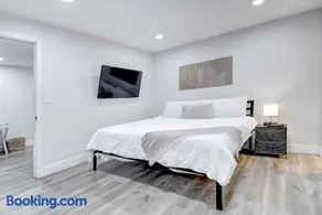 7 Large Bedrooms Bocce Court Firepit - Image 3