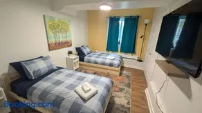 Vibrant and Funky Retreat on Fern Lane, Unit 1 - Image 2