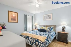 Pet Friendly, Hot Tub, 8ml to Beach, 7ml to Sebastian - Image 3