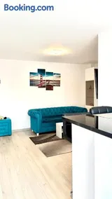 Blue Apartment with Free Parking - Image 2