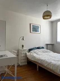 Bright Bedroom 15 min to Paris Center with 5 mins walk to metro railway RER B - Image 1