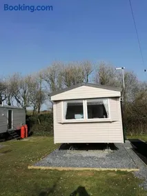 Sycamores Caravan - Image 1
