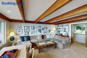 Spectacular Seaside Surf-View Home - Image 3