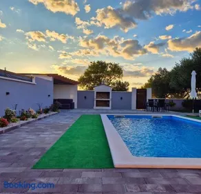 Countryside holiday home - pool - big terrace - Image 4