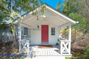 Lakefront Cottage Private Beach & & Kayaks - Image 4