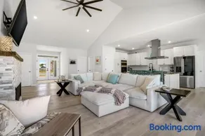 Mulligan Home - Waterfront, boat dock & community pools! - Image 5