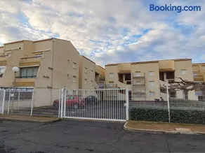 Appartement avec piscine et parking, proche des commerces - Image 2