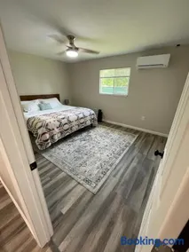Beautiful spacious guest home - Image 5