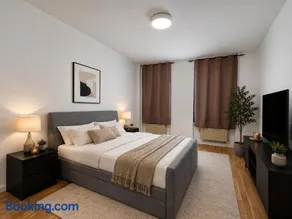 Bright and Elegant Private Room - Image 1