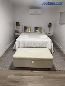 Modern Hard Rock Apartment - Image 5