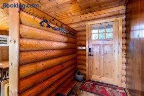 Cascade View Log Cabin Cozy Mountain Escape on over 2 Acres Dog Friendly - Image 2