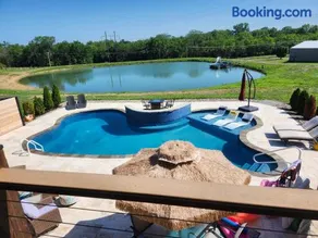 Country Resort - Image 1