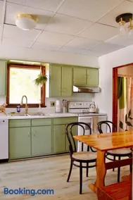 Ely Camp Haus - Vintage home in Downtown Ely - Image 3