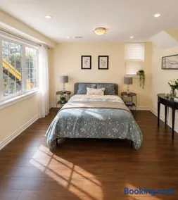 Bright Quiet 2BR 2BA Lower Level Suite Private Entrance Garden Free Parking - Image 2