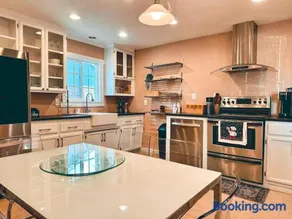 Modern SD Oasis with Pool & HotTub - Image 2