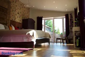 Altribute Studio w Sauna Secure Parking wifi 90mbs - Image 1