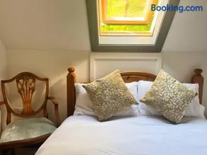 Peaceful Three Bed Country Apartment - Image 5