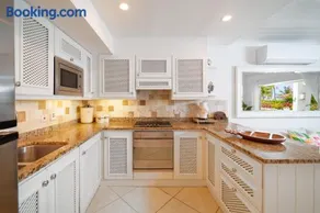Glitter Bay Apartment 104 - Image 4