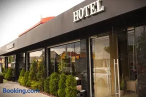 Premiere Hotel - Image 2