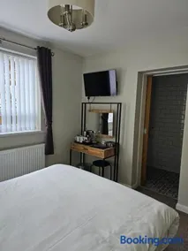 The Ivernia hotel - Image 2