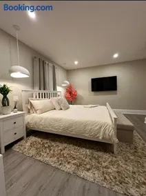 Clinton Rooms - By Outlets and Beach - Image 1