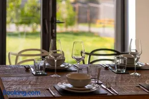 Luxury, stylish brand new house, fabulous location - Image 4
