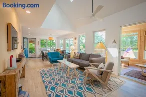 Stylish lake home with private beach, dock and firepit for swimming, kayaking, hiking - Image 3