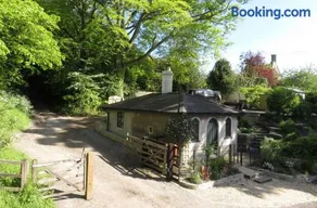 Gatekeepers Lodge, Dyrham Park - Private & Self Contained, deluxe accommodation, 15 mins from Bath - Image 2