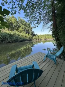 Riverfront Cabin Retreat - Private Dock & Wildlife Views - Image 1