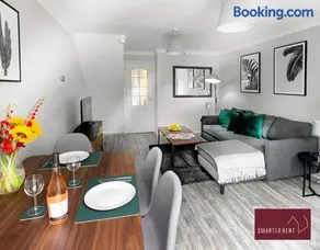 Woking 2 Bedroom House Parking Garden - Image 3