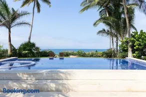Pie de Playa, Alberca y Jacuzzi – Casa Girasol - Image 5
