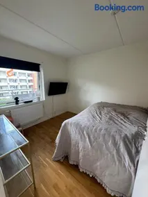 Modern apartment with large balcony - Image 3