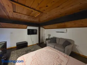 The Loft Sleeps 6 Includes Fully Equipped Kitchen, Washer, Dryer, Heat, and Air Conditioning - Image 2