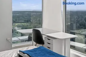 3BR Penthouse with Skyline Views & Patio - Image 2