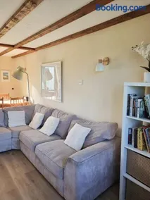 Bay Tree Cottage - cosy home near beach - Image 4