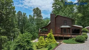 3-Story Private Cabin with Hot Tub and Fire Pit - Image 1