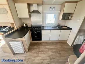 Reeva's Retreat at Littlesea Holiday Park, Weymouth - Image 3