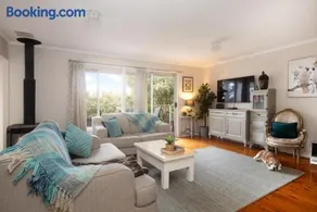 Camellia Cottage - Image 1