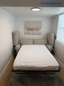 Miami vibes studio - Image 1